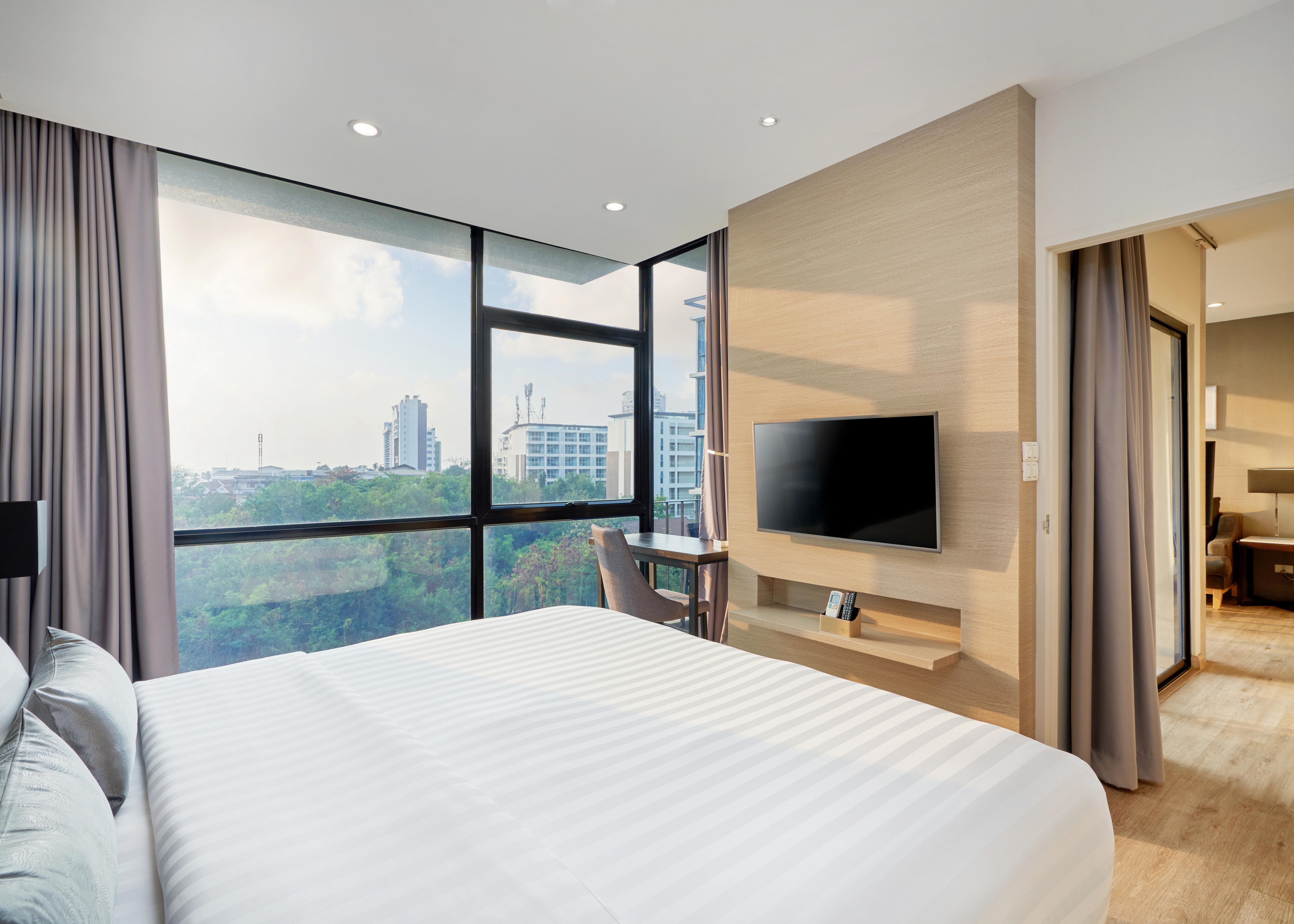 Altera Hotel And Residence By At Mind Pattaya Exterior photo
